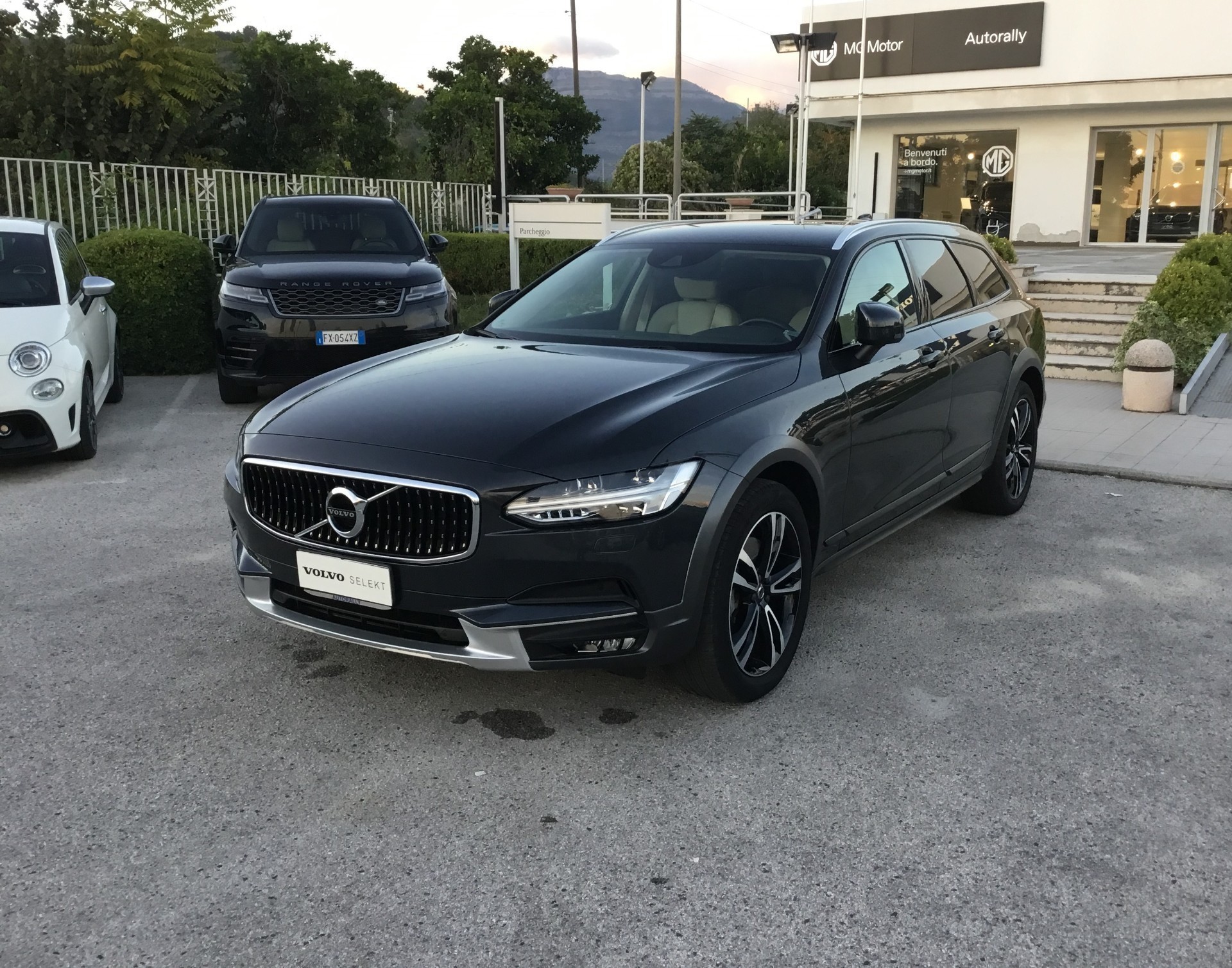 Foto Volvo V90 Cross Cowntry D5 AWD Geartronic Pro