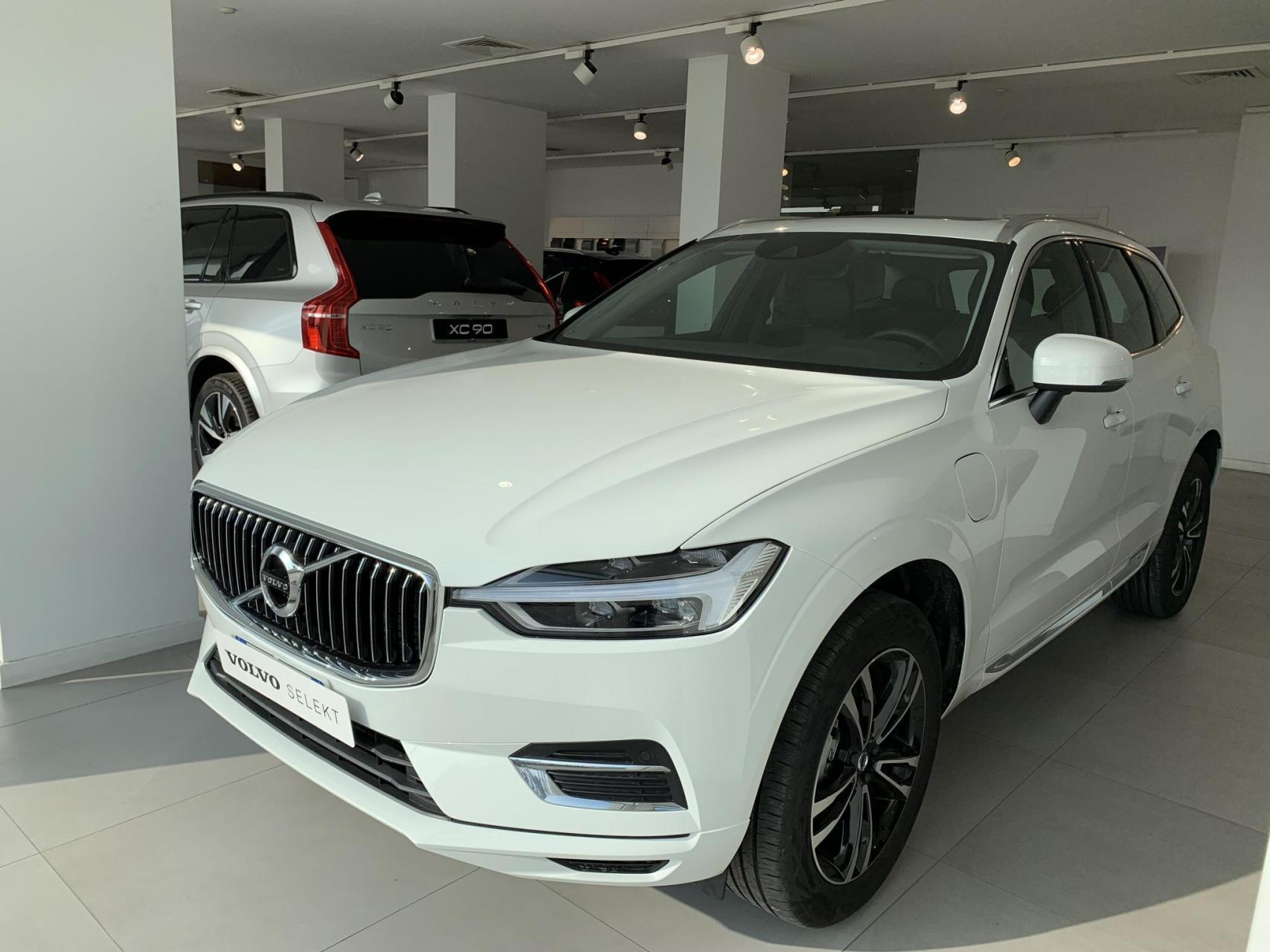 Foto Volvo XC 60 T6 RECHARGE PLUG-IN HYBRID CORE